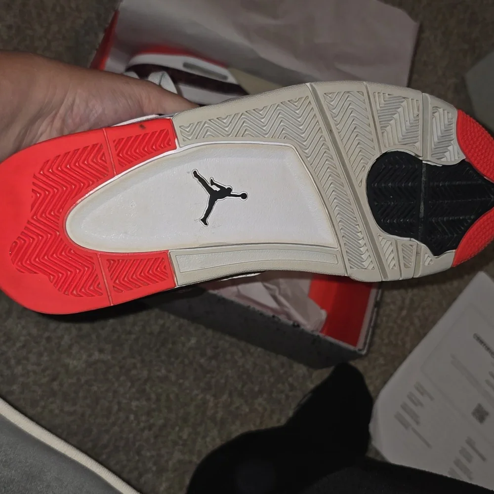 Air Jordan 4 Retro - Picture 6 of 9